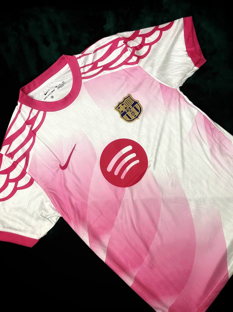 Barcelona pink special fan edition